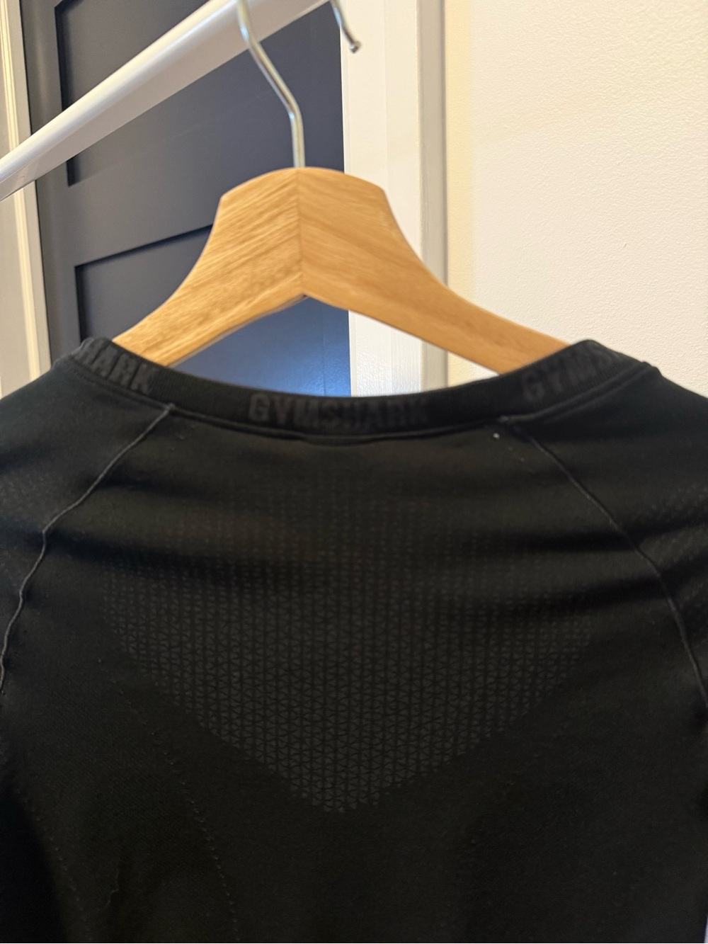 Gymshark Black Cropped Long-Sleeve Performance Top with 3/4 sleeves - Picture 6 of 9